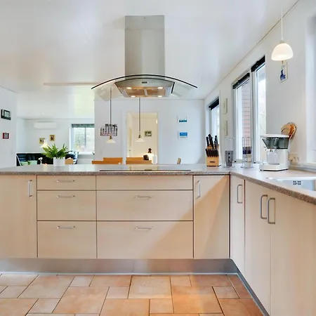 Philip - 2km From The Sea By Interhome *